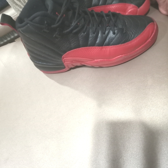 Air Jordan 12 Retro Bred (Flu Game) Athletic shoes/Sneakers - Picture 9 of 14